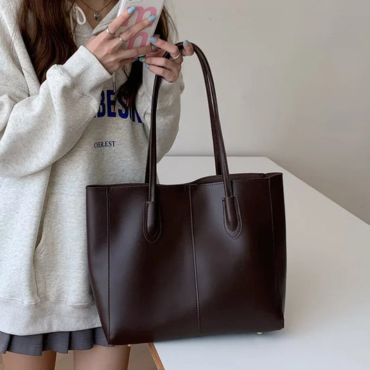 "Giulietta – Chic Vintage-Style Tote for Women, Spacious Korean-Inspired Shoulder Bag for Everyday Use"