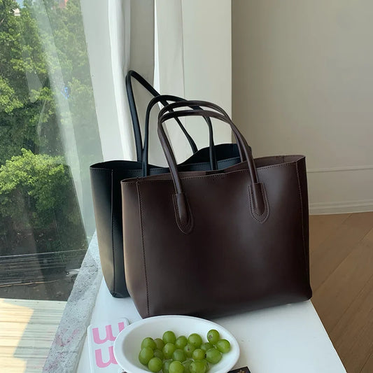 "Giulietta – Chic Vintage-Style Tote for Women, Spacious Korean-Inspired Shoulder Bag for Everyday Use"